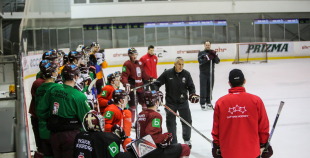 Piektdienas treniņā izlases rindas papildina vairāki līderi
