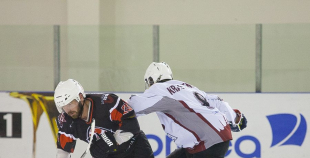 HS "Rīga 98" apspēlē "Valmieras HK", uzvar 1.līgas regulāro čempionātu