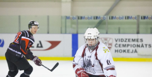 HS "Rīga 98" apspēlē "Valmieras HK", uzvar 1.līgas regulāro čempionātu