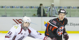 HS "Rīga 98" apspēlē "Valmieras HK", uzvar 1.līgas regulāro čempionātu