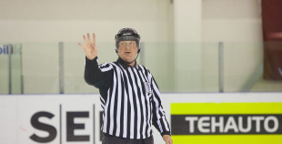 HS "Rīga 98" apspēlē "Valmieras HK", uzvar 1.līgas regulāro čempionātu