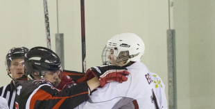 HS "Rīga 98" apspēlē "Valmieras HK", uzvar 1.līgas regulāro čempionātu