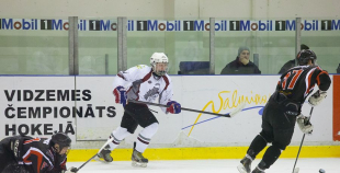 HS "Rīga 98" apspēlē "Valmieras HK", uzvar 1.līgas regulāro čempionātu