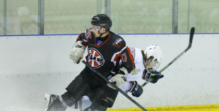 HS "Rīga 98" apspēlē "Valmieras HK", uzvar 1.līgas regulāro čempionātu