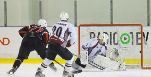 HS "Rīga 98" apspēlē "Valmieras HK", uzvar 1.līgas regulāro čempionātu