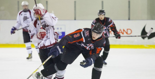 HS "Rīga 98" apspēlē "Valmieras HK", uzvar 1.līgas regulāro čempionātu