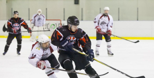 HS "Rīga 98" apspēlē "Valmieras HK", uzvar 1.līgas regulāro čempionātu