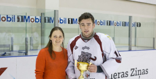 HS "Rīga 98" apspēlē "Valmieras HK", uzvar 1.līgas regulāro čempionātu