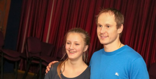 Oskars Bārtulis un Georgijs Pujacs apmeklē Liepājas internātpamatskolu