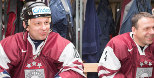2016 Latvijas hokeja veterāni atzīst Krievijas leģendu pārākumu