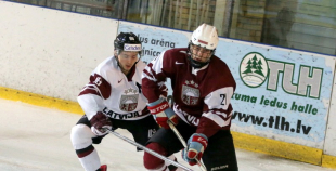 2016 Latvijas hokeja izlases kandidāti uzveic Latvijas jauniešu izlasi