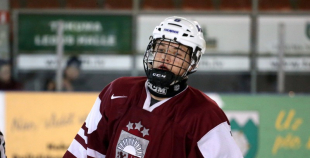 2016 Latvijas hokeja izlases kandidāti uzveic Latvijas jauniešu izlasi