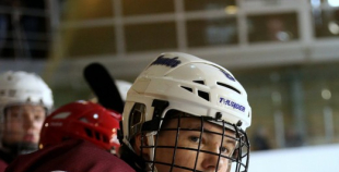 2016 Latvijas hokeja izlases kandidāti uzveic Latvijas jauniešu izlasi