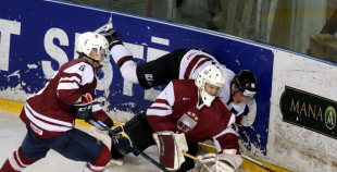 2016 Latvijas hokeja izlases kandidāti uzveic Latvijas jauniešu izlasi