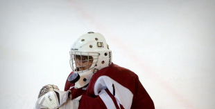 2016 Latvijas hokeja izlases kandidāti uzveic Latvijas jauniešu izlasi