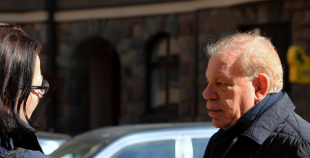 Atklāj Viktoram Tihonovam veltītu piemiņas plāksni