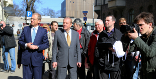 Atklāj Viktoram Tihonovam veltītu piemiņas plāksni