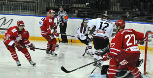 Latvijas hokejisti uzvar dāņus