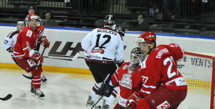 Latvijas hokejisti uzvar dāņus