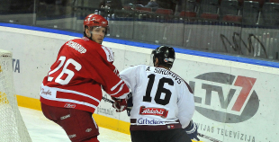 Latvijas hokejisti uzvar dāņus