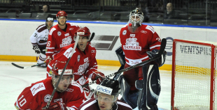 Latvijas hokejisti uzvar dāņus