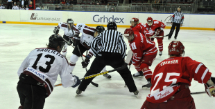 Latvijas hokejisti uzvar dāņus