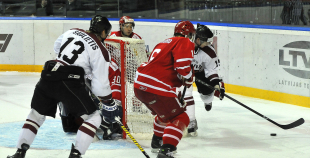 Latvijas hokejisti uzvar dāņus