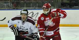 Latvijas hokejisti uzvar dāņus