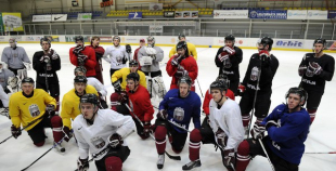 Foto: Znaroks un Vītoliņš vada pirmo ledus treniņu