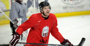 Foto: Znaroks un Vītoliņš vada pirmo ledus treniņu