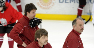 Foto: Znaroks un Vītoliņš vada pirmo ledus treniņu