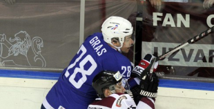 Foto: Latvija ar 4:1 uzvar Franciju