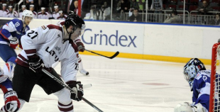 Foto: Latvija ar 4:1 uzvar Franciju