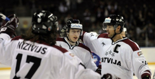 Foto: Latvija ar 4:1 uzvar Franciju