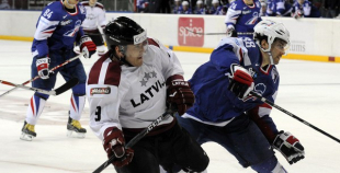 Foto: Latvija ar 4:1 uzvar Franciju