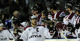 Foto: Latvija ar 4:1 uzvar Franciju