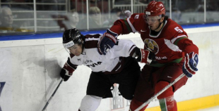 Foto: Latvija ar 3:2 uzvar Baltkrieviju