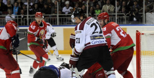 Foto: Latvija atkārtoti uzvar Baltkrieviju