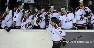 Foto: Latvija atkārtoti uzvar Baltkrieviju