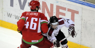 Foto: Latvija atkārtoti uzvar Baltkrieviju