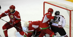 Foto: Latvija atkārtoti uzvar Baltkrieviju