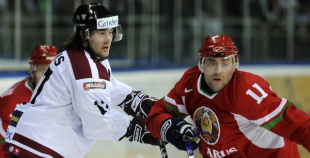 Foto: Latvija atkārtoti uzvar Baltkrieviju