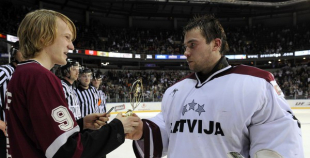 Foto: Latvija atkārtoti uzvar Baltkrieviju