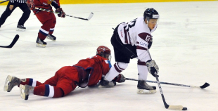 U-20 izlases hokejisti zaudē Krievijai