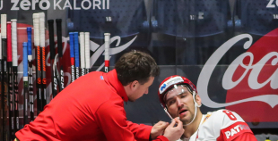 Latvijas hokeja izlase sīvā cīņā atzīst Krievijas valstsvienības pārākumu 