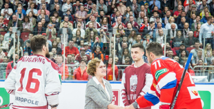 Latvijas hokeja izlase aizraujošā mačā piekāpjas Krievijas valstsvienībai 