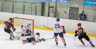 HS "Rīga" ar 4:3 negaidīti uzvar čempionvienību "Kurbads", "Prizma" turpina uzvaras gājienu 