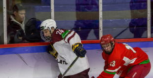 Latvijas U-18 izlase vēl vienā ilgstošā bullīšu sērijā svin uzvaru pār Baltkrieviju
