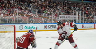 Hokeja leģendu spēles pamatlaiks noslēdzas ar draudzīgu neizšķirtu