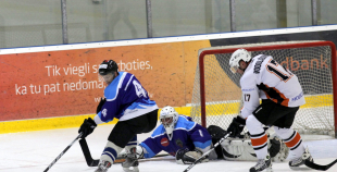 Ozolnieki pagarina uzvaras sēriju